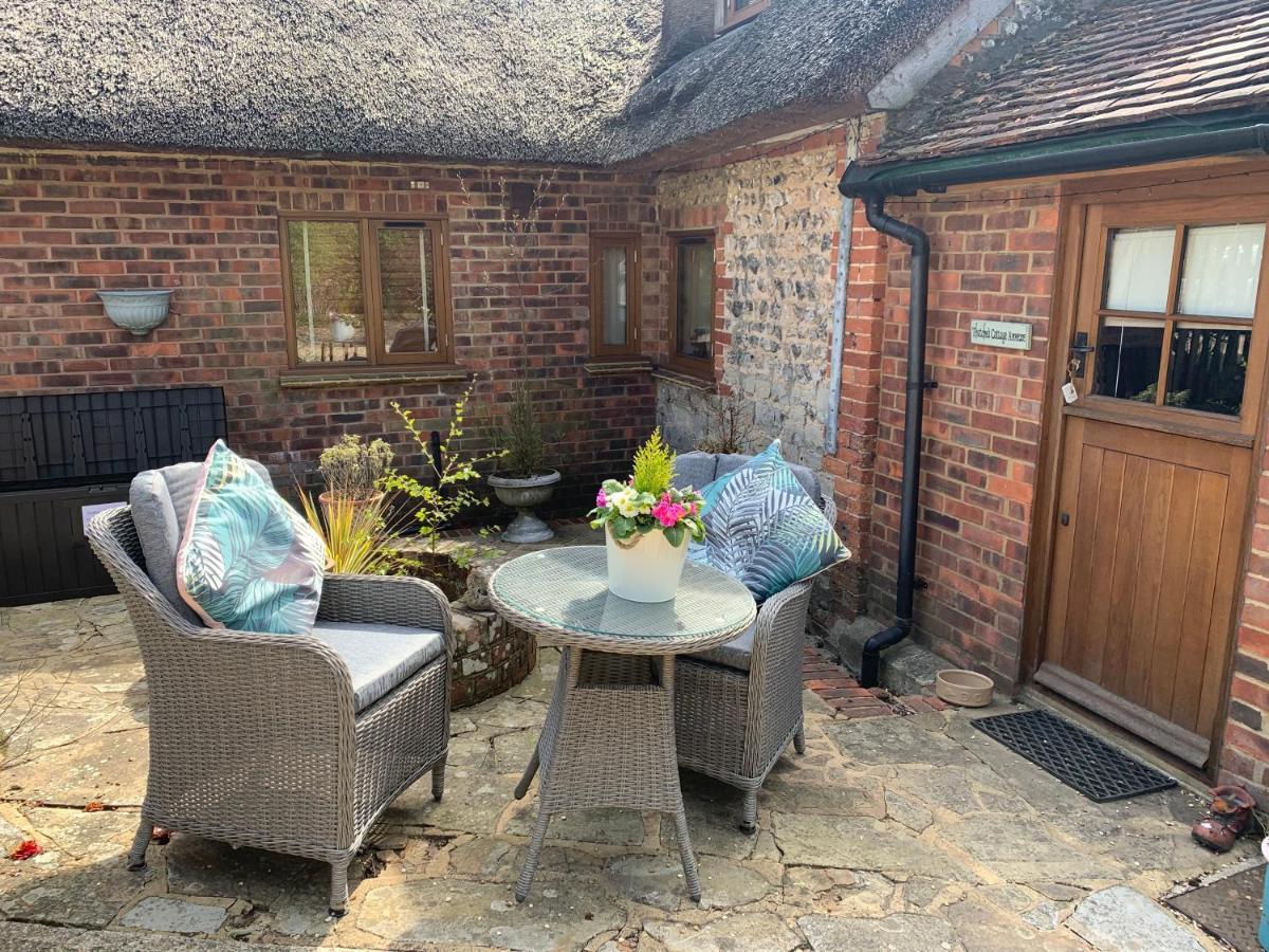 Thatched Cottage Pulborough Extérieur photo
