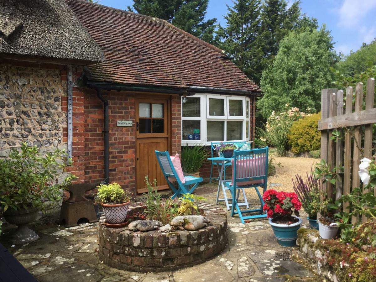 Thatched Cottage Pulborough Extérieur photo